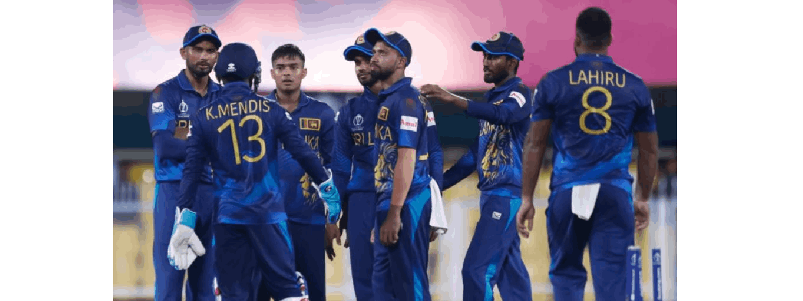 ශ්‍රී ලංකා ක්‍රිකට් කණ්ඩායම දිවයිනට...